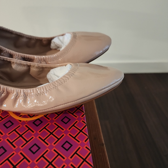 Tory Burch NEW Eddie Ballet Soft Naplak Color Goan Sand Size 8.5M Style 70442 - Picture 9 of 12